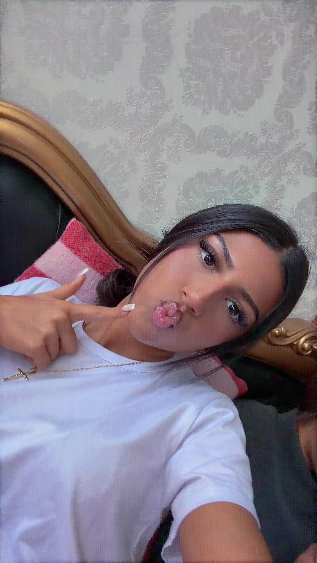 @LiveTina250k