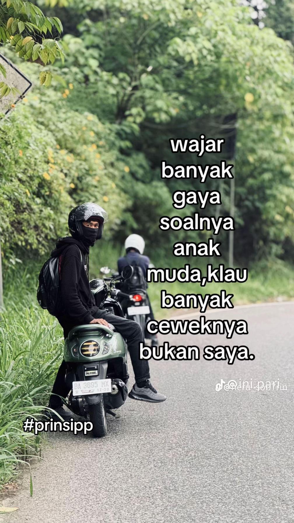 @W   4  HYU