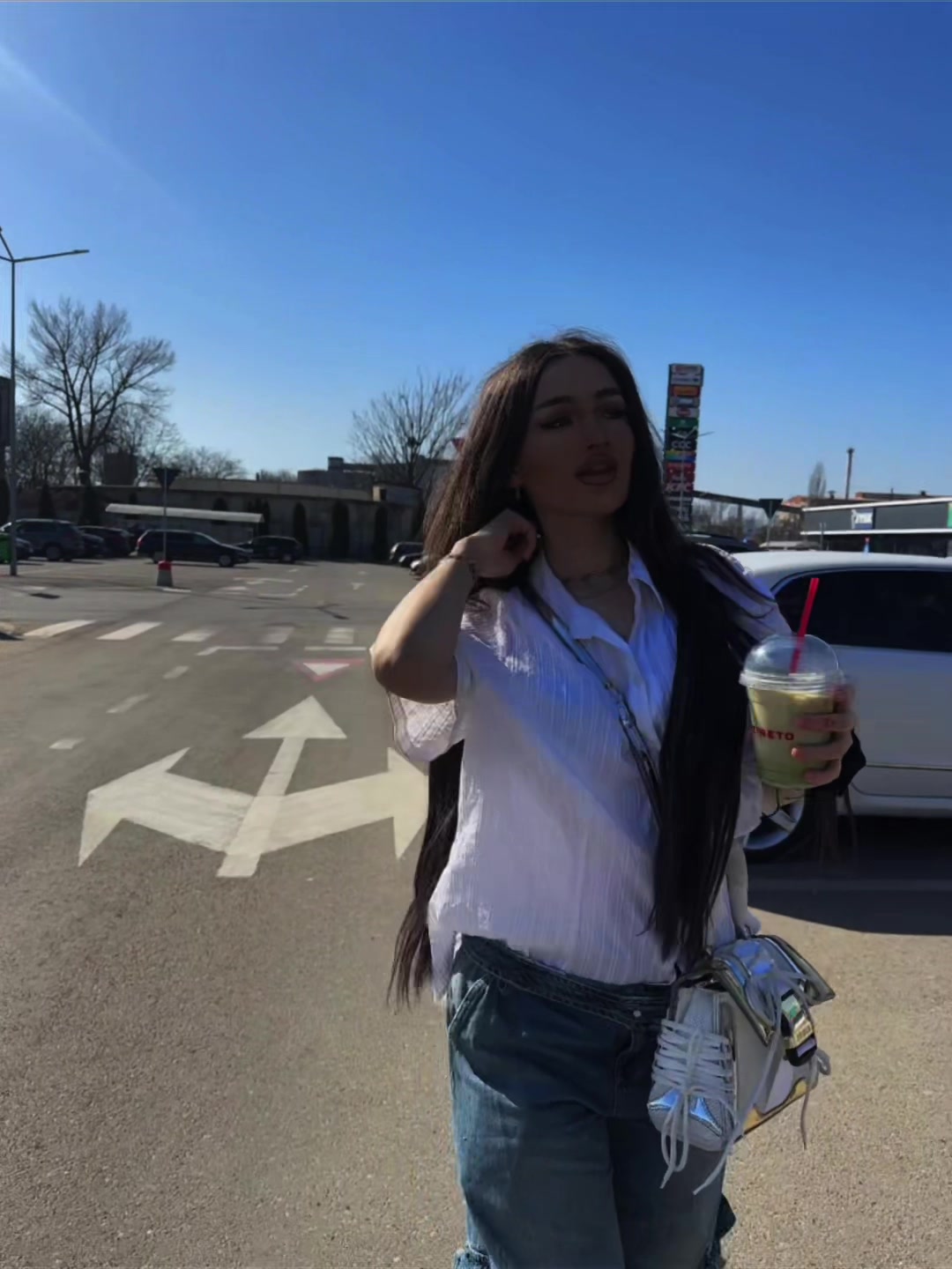 @𝒱