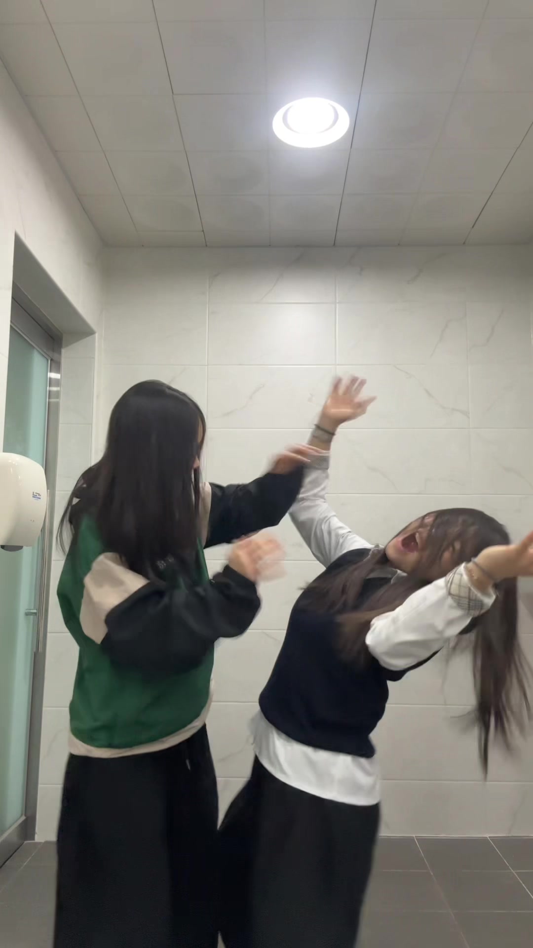 @ye