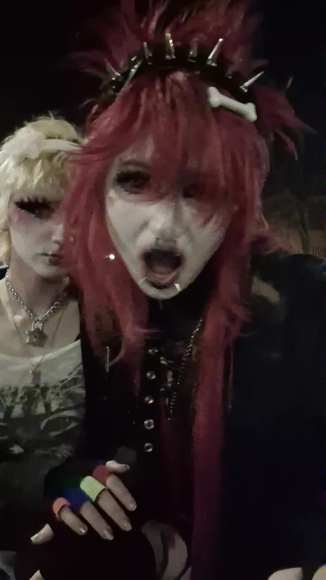 @Cr0w3