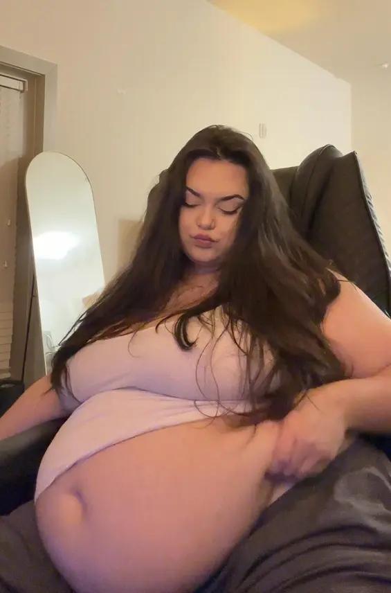@Feederism Queen
