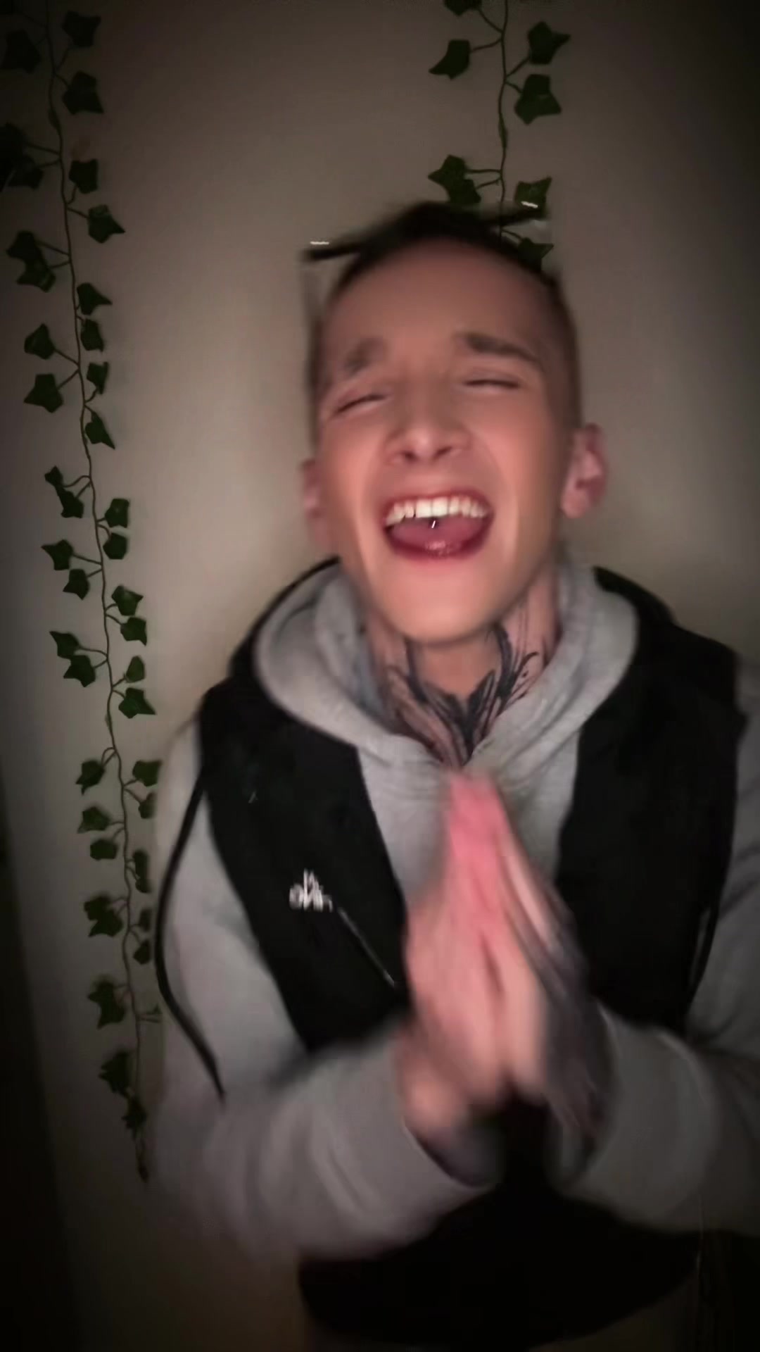 @Itsofficialsimon