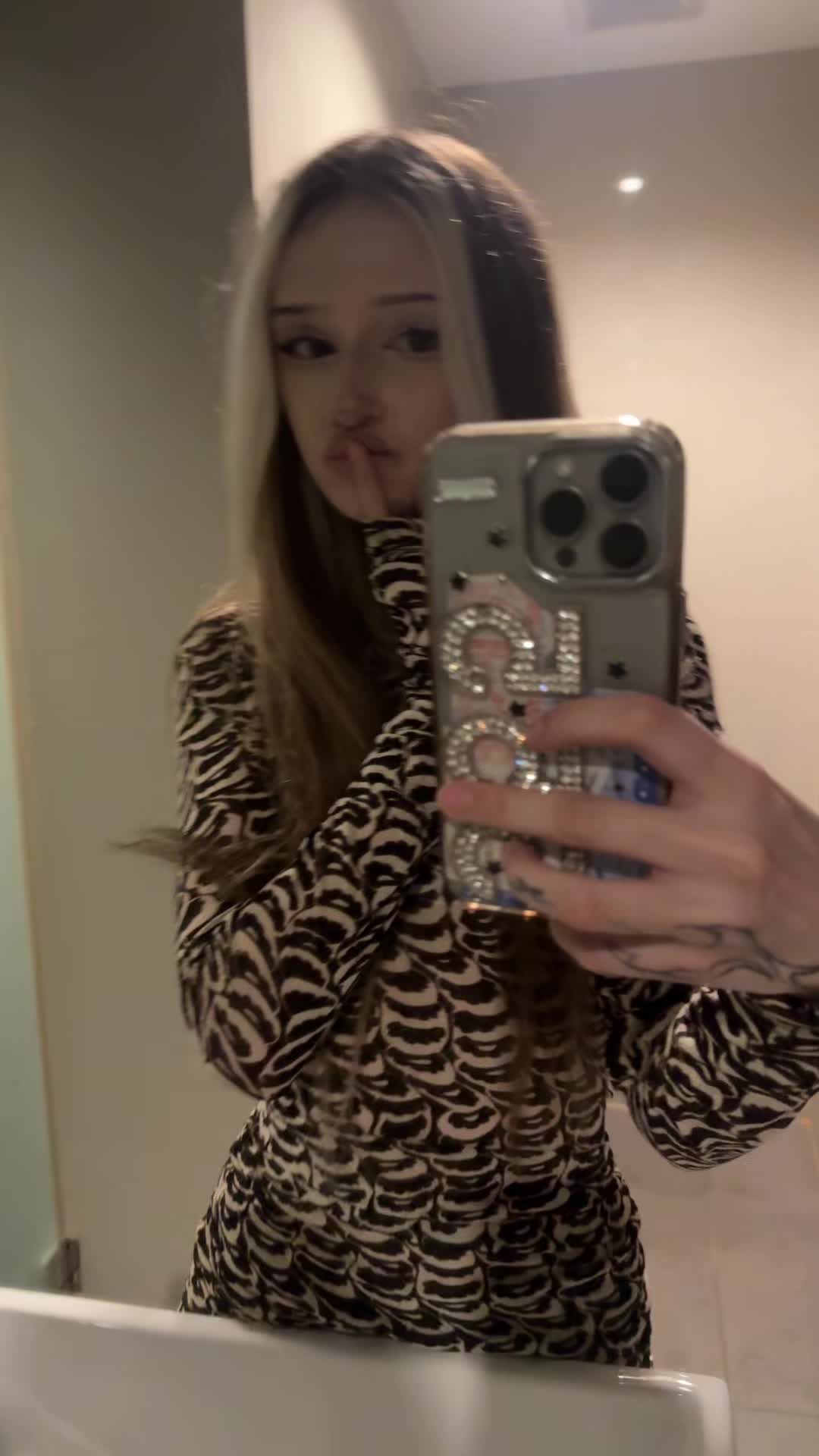 @Пчела