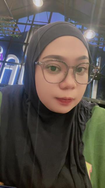 @thia_zakaria