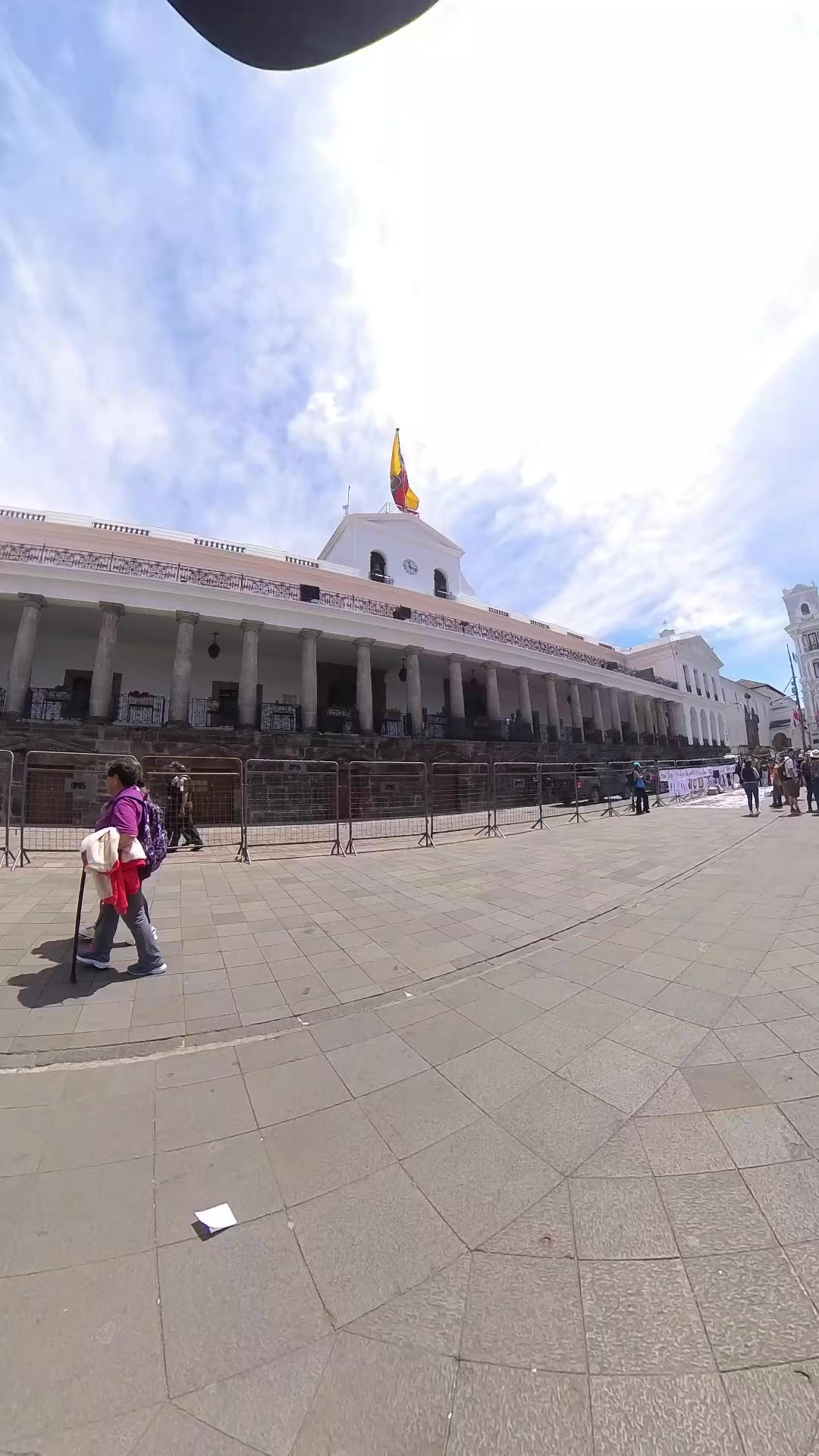 @D.Le&oacute;n