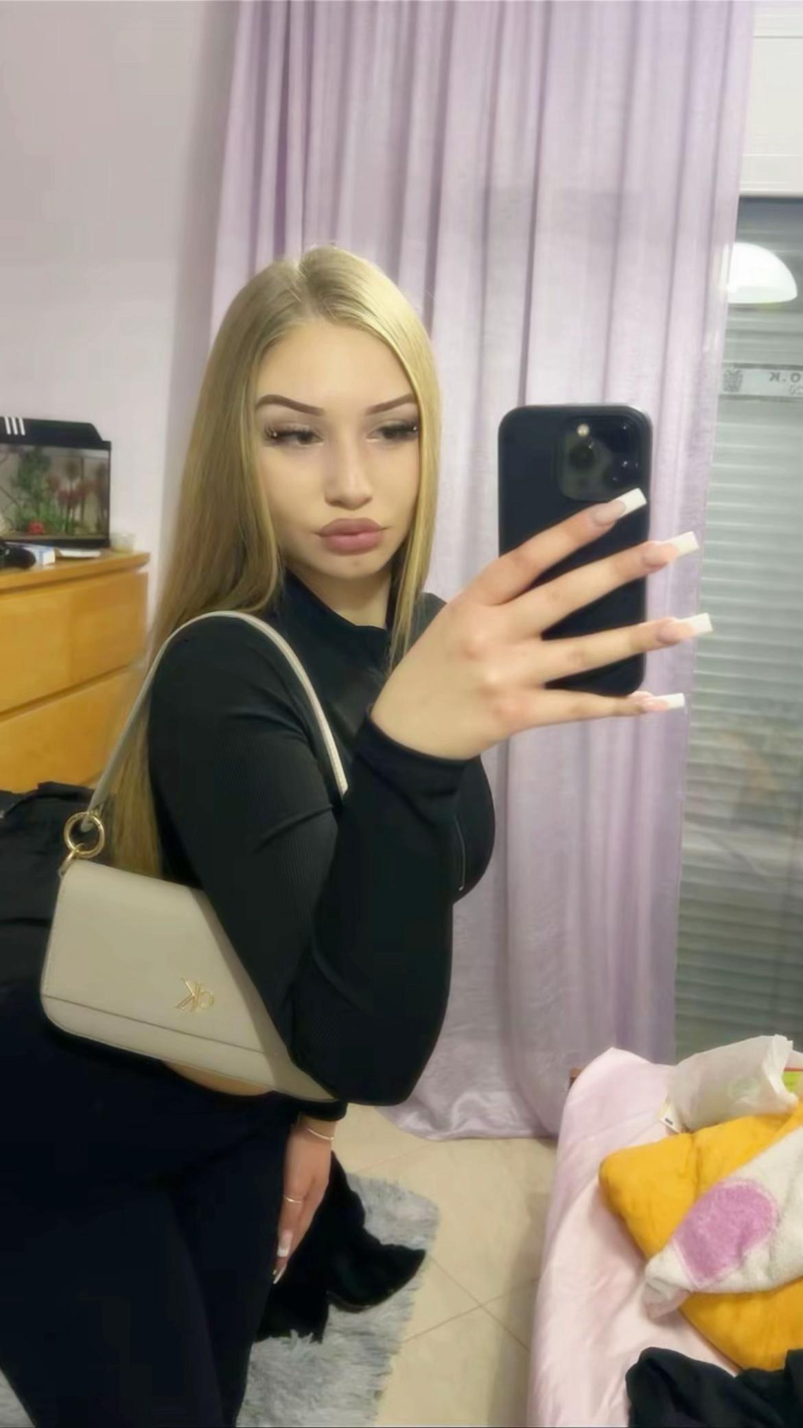 @🎭