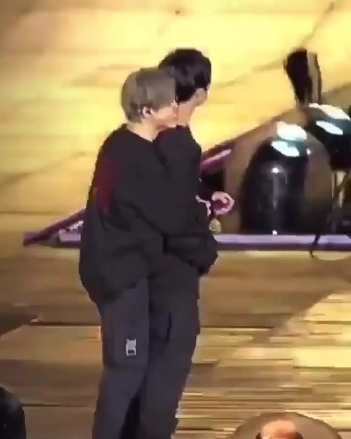 @lary _jikooklove🤍🖤💛💜🌈