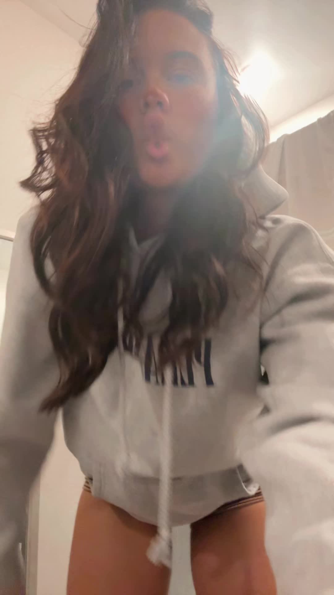 @lys.gregory