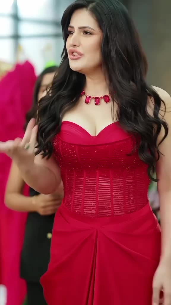 @zareen_khaan0