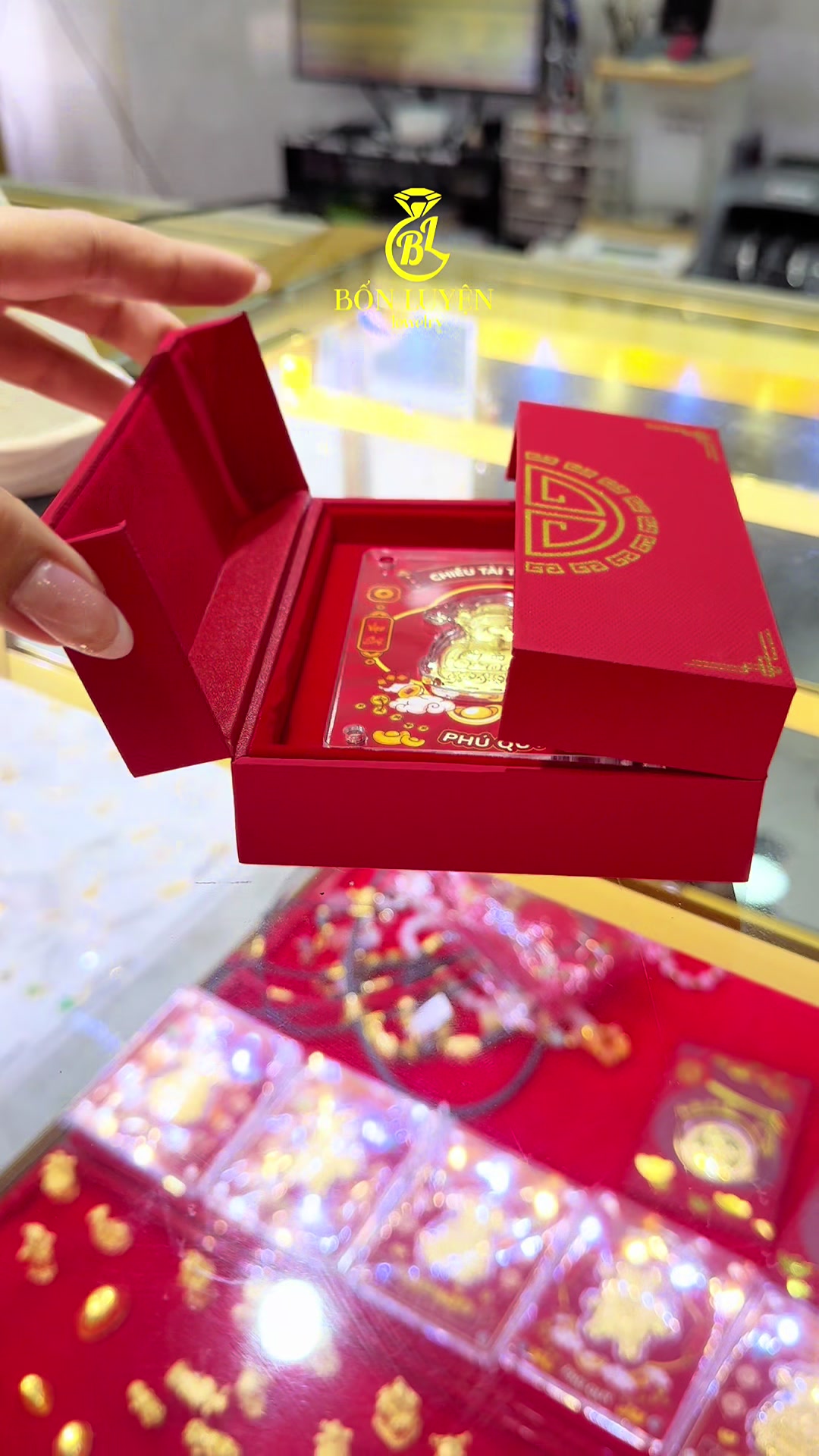@Bốn Luyện Jewelry
