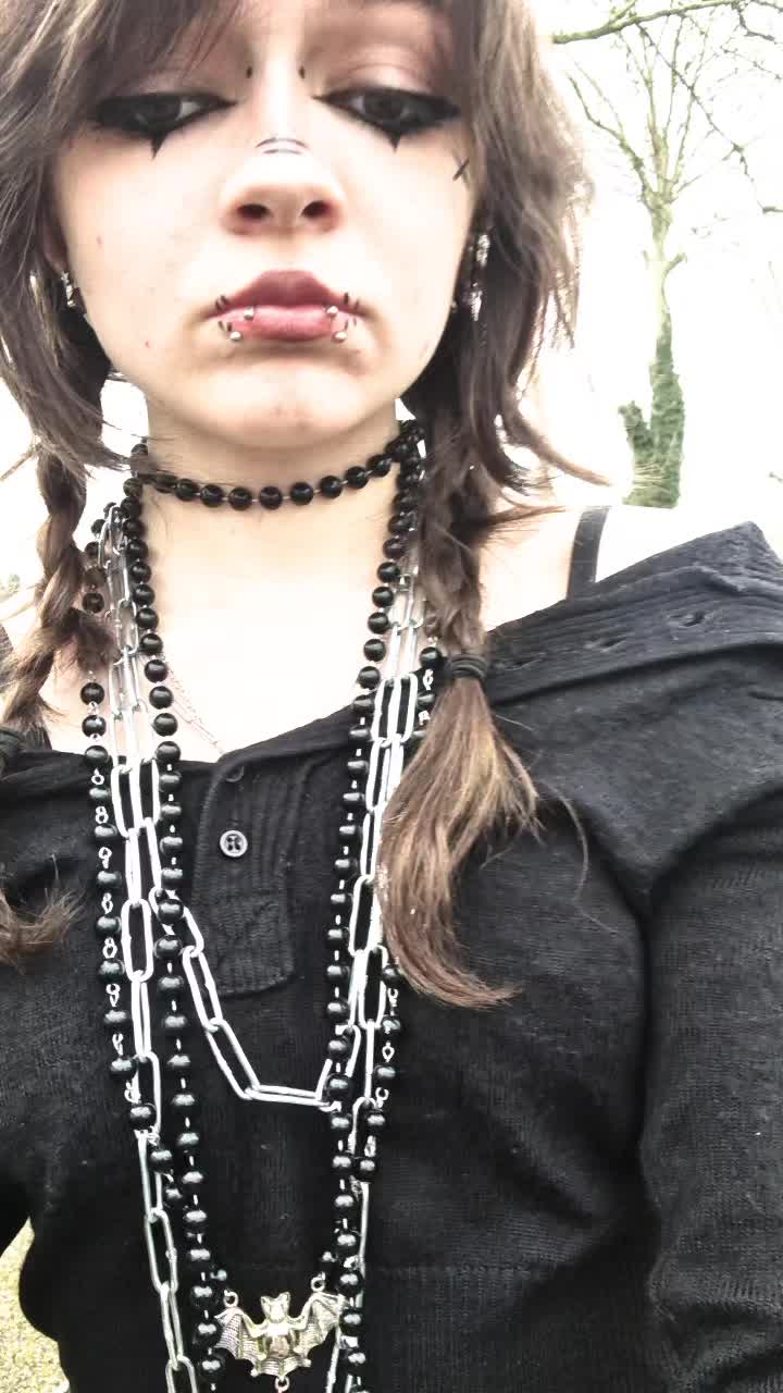 @𝕷ℯℯ𝑥𝑥🦇