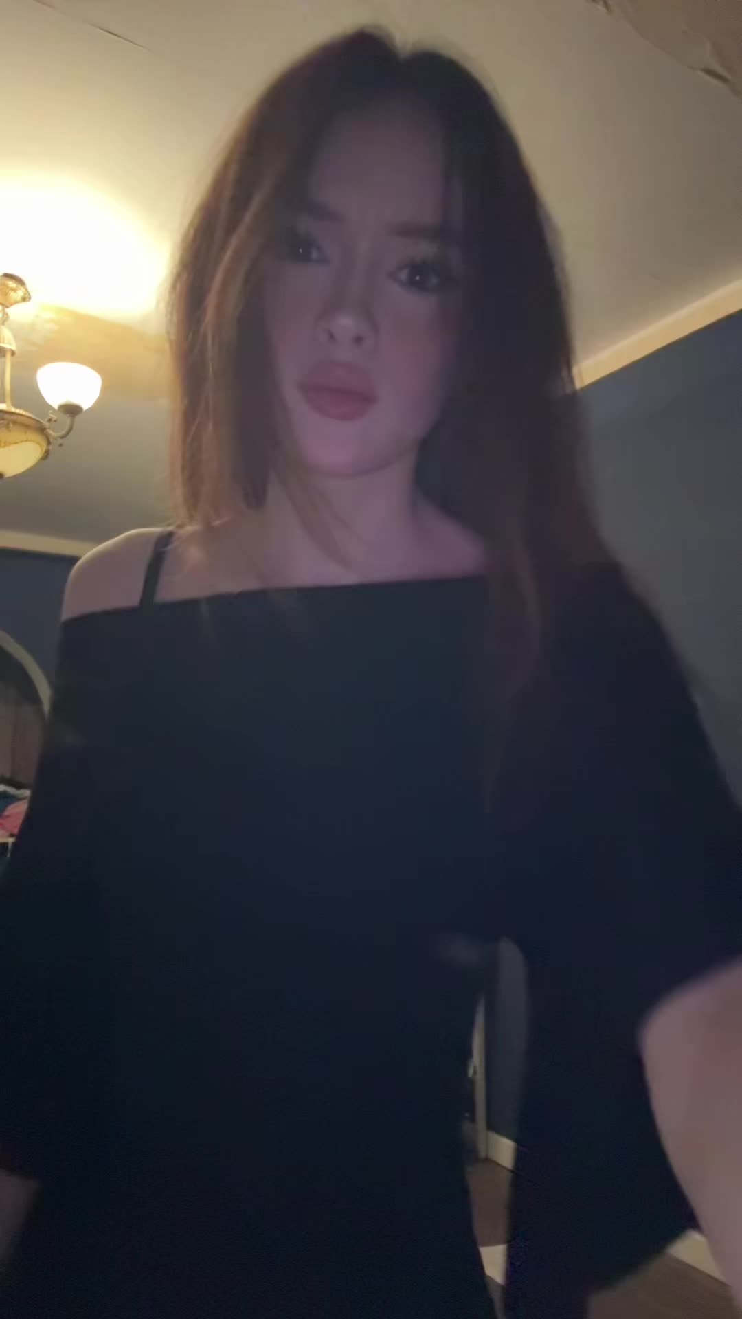 @👩🏻&zwj;❤️&zwj;💋&zwj;👨🏼