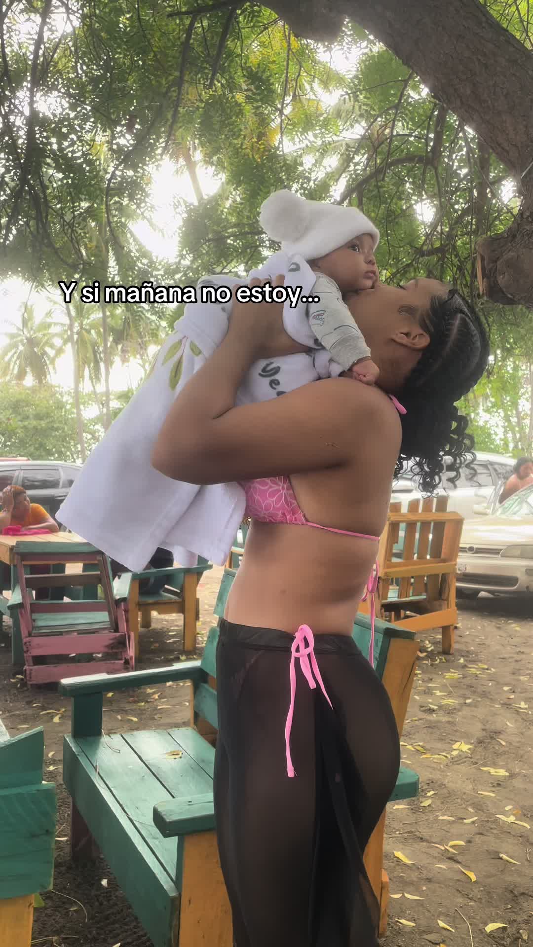 @🧍🏻&zwj;♀️.
