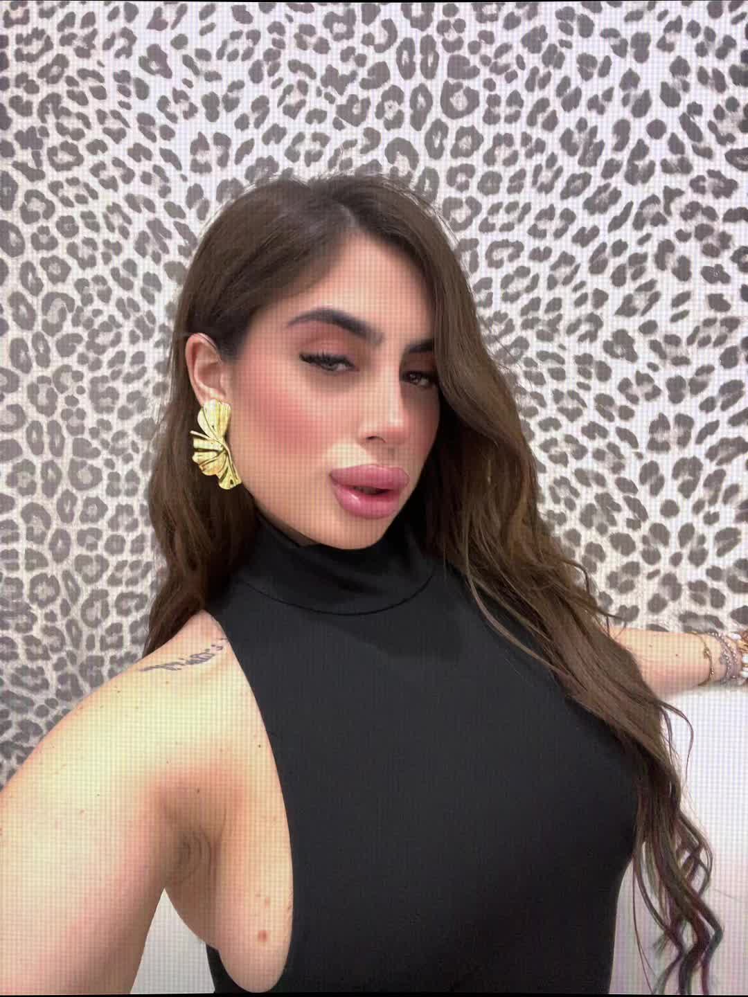 @VVV