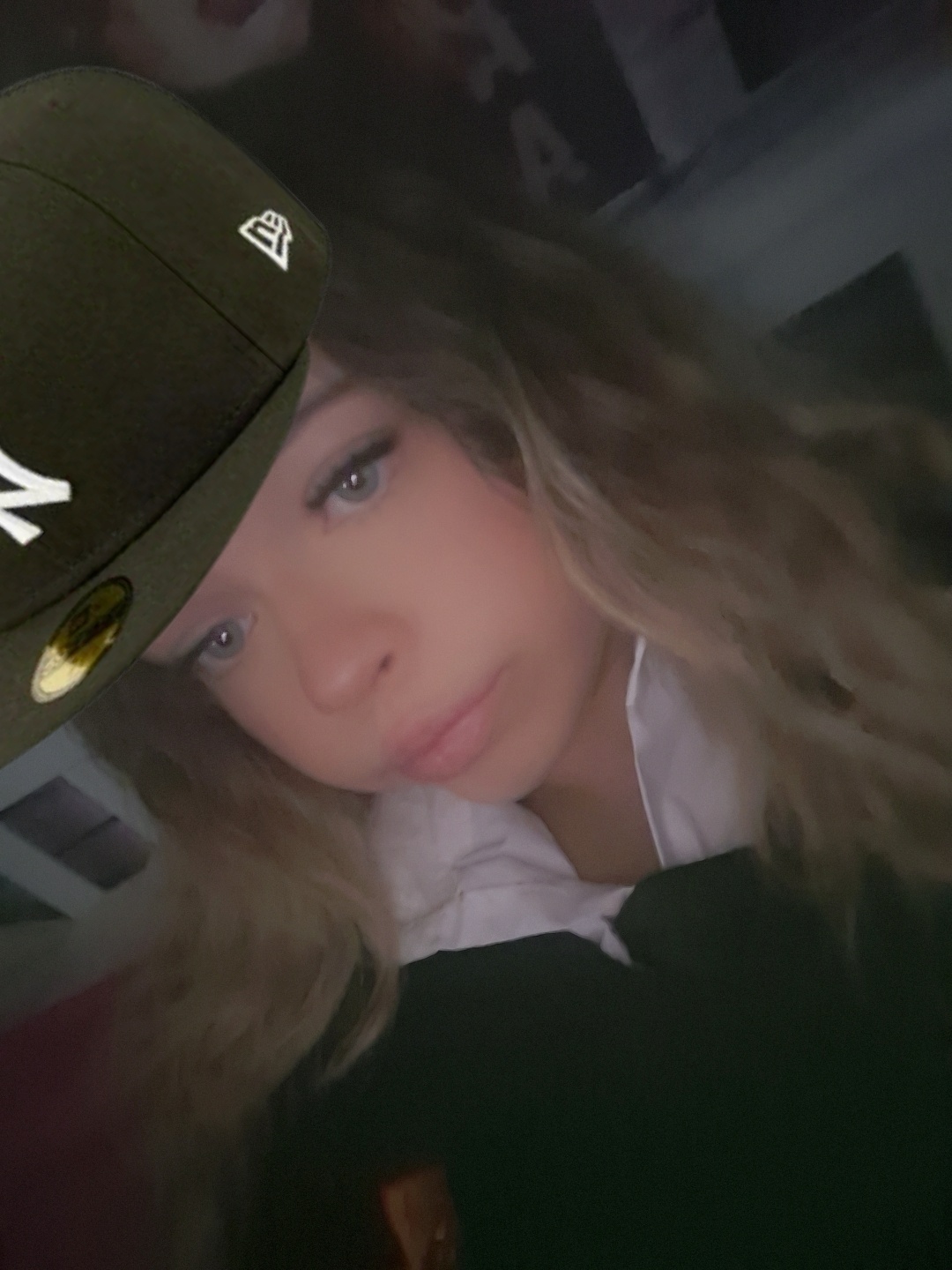 @🪽👱&zwj;♀️