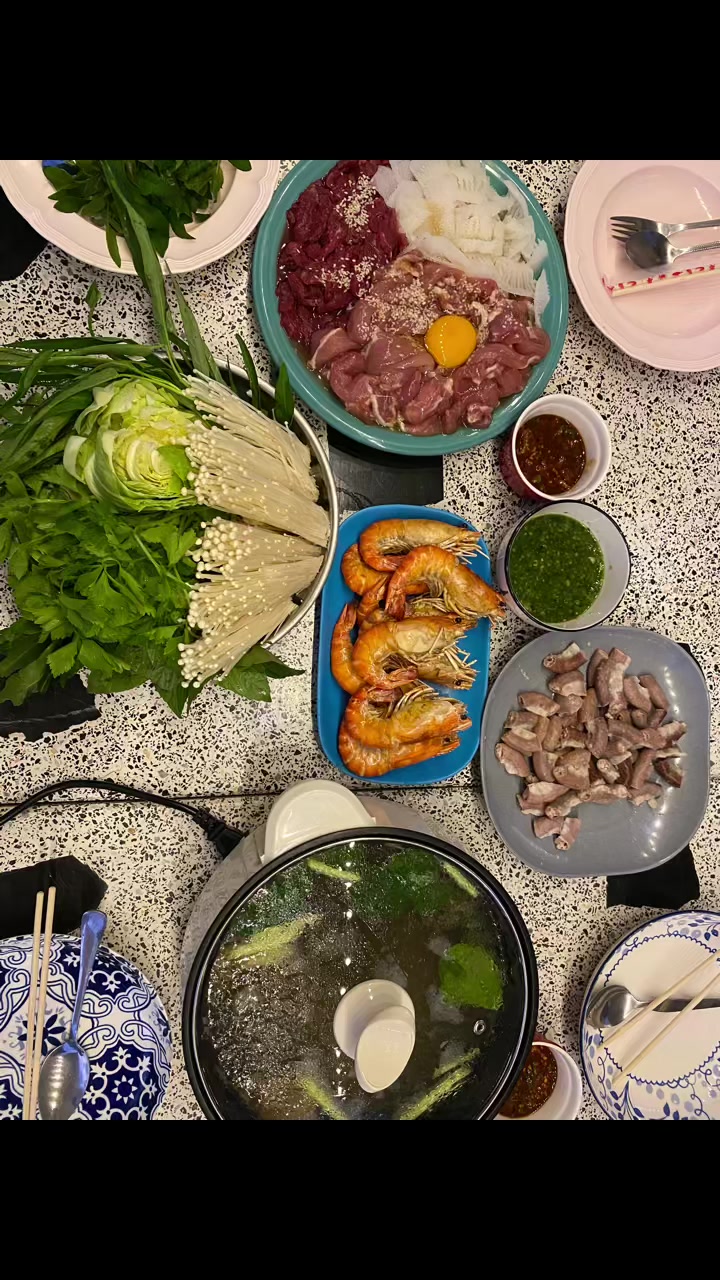 @Chompoo