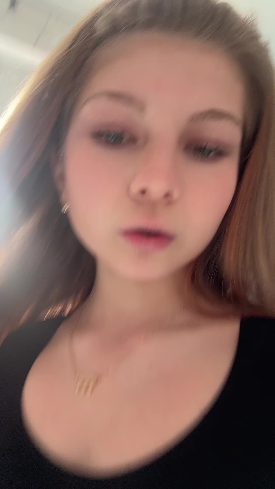 @Valentina👸🏼🎀 I followr back