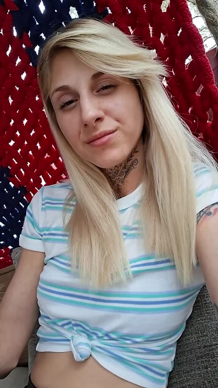 @Smokeyybarbie420