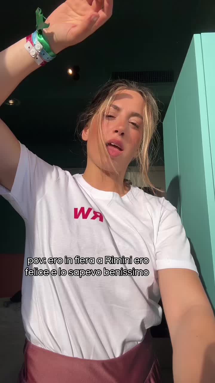 @annaazanella