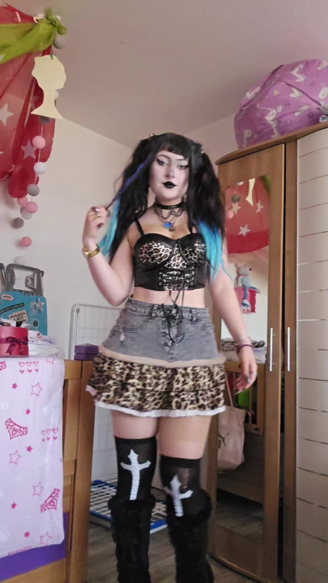@𝑘𝑢𝑟𝑜𝑚𝑖🧚&zwj;♀️🔮