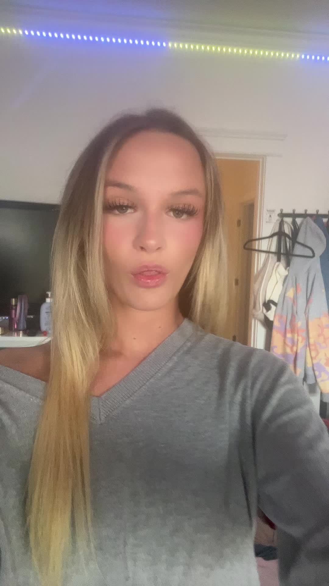 @___