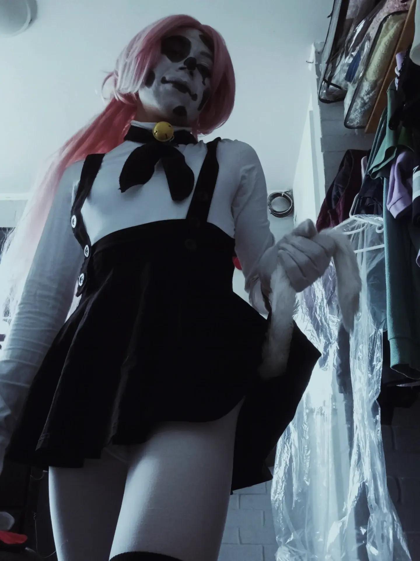 @Dafne the clowngirl