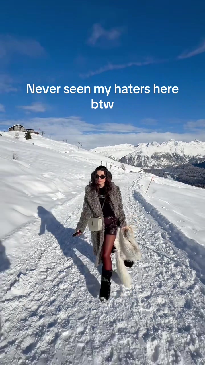 @Tania Turdean