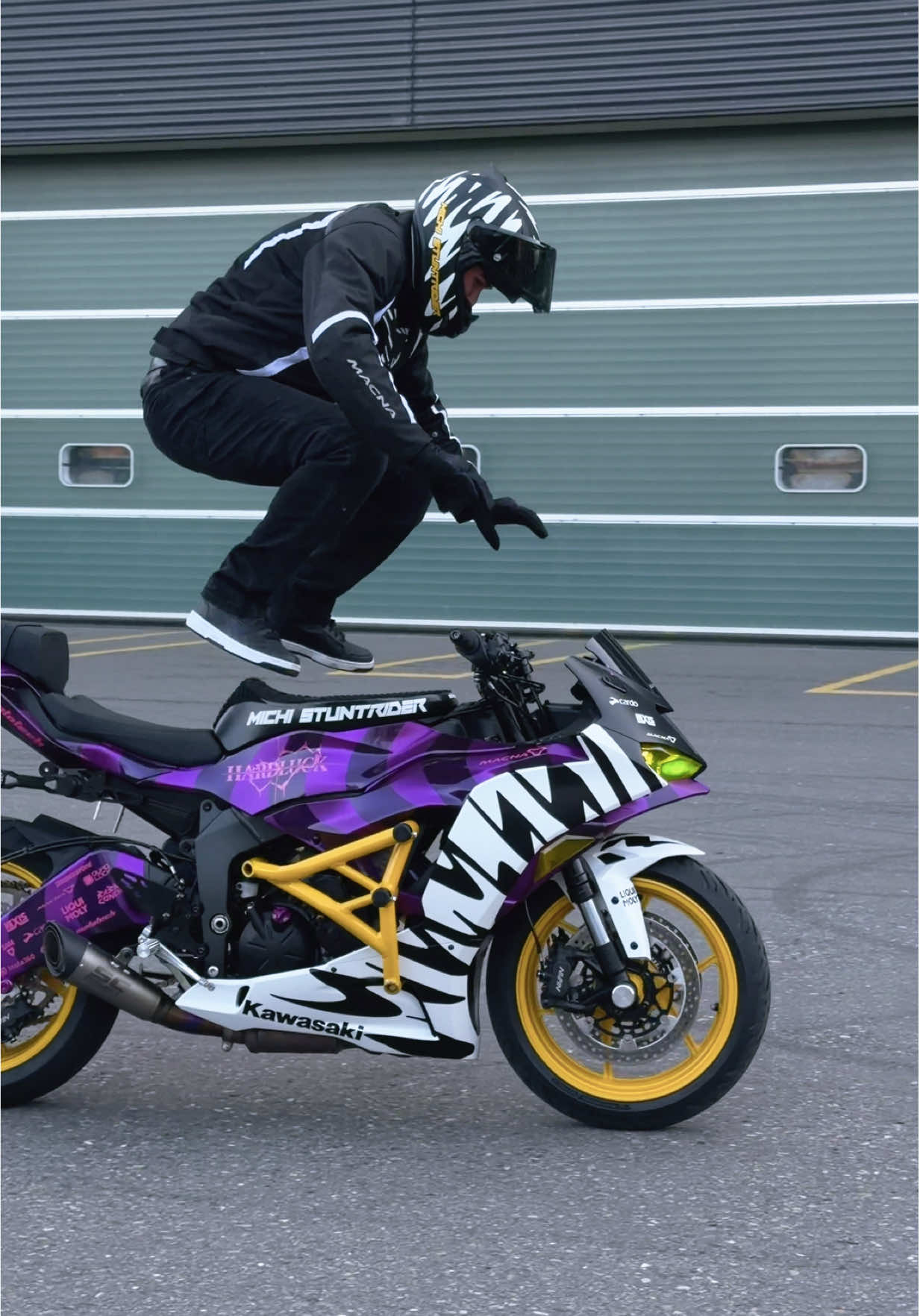 @Michi_stuntrider