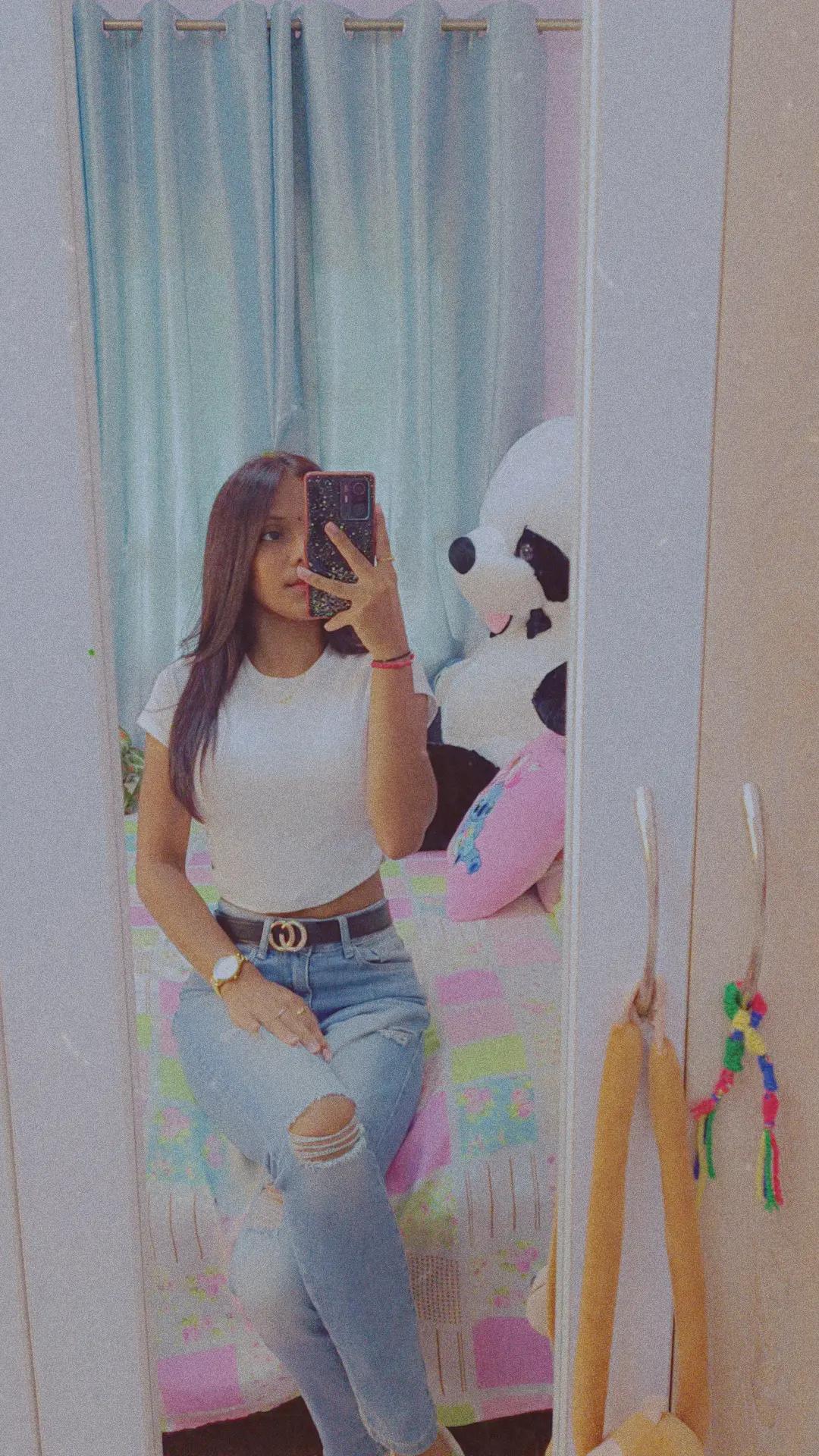 @Vanshika.𝓛 💋