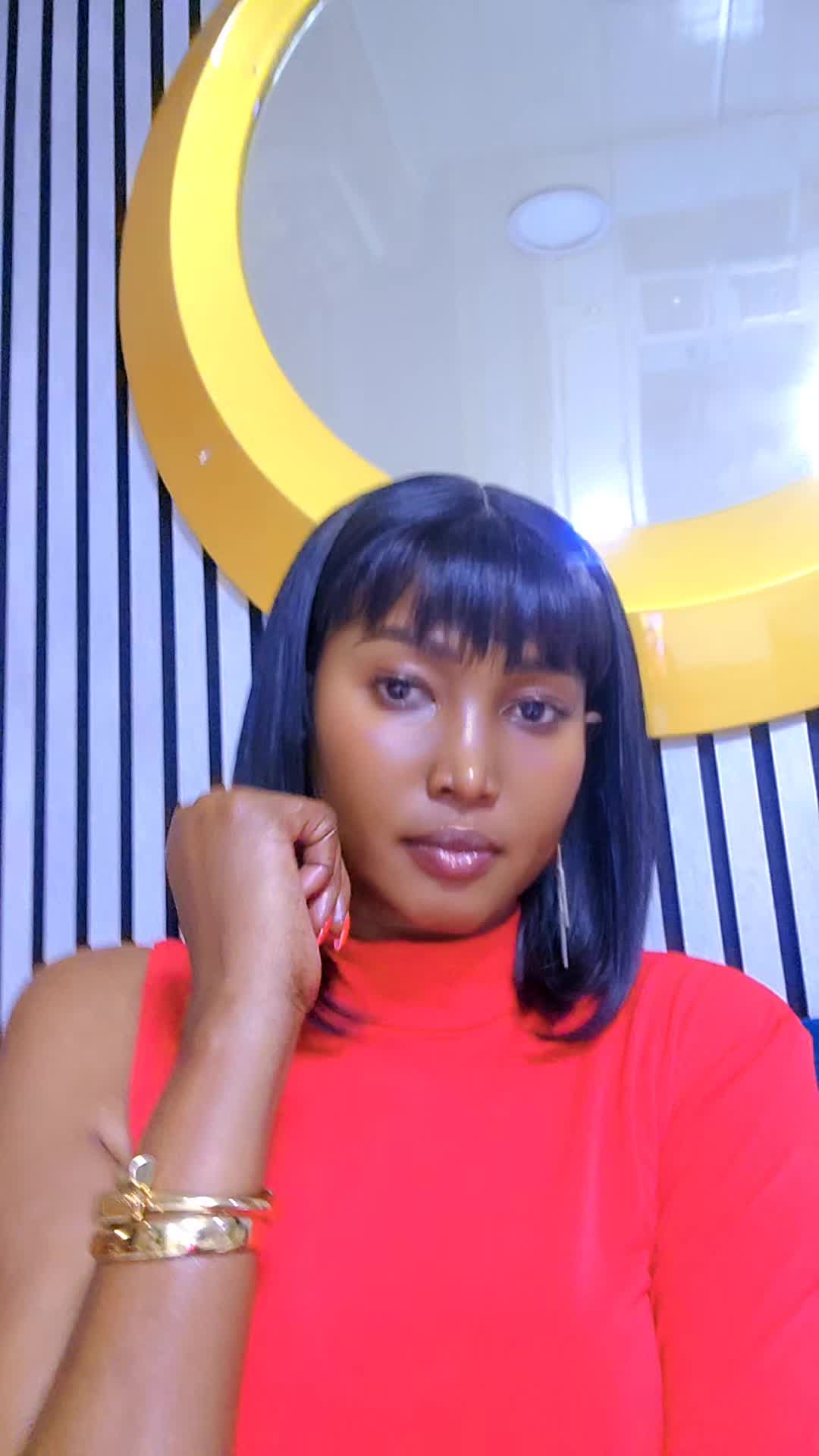 @QueenAheu