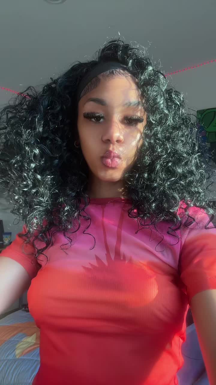 @Yafavoritelightskin._05