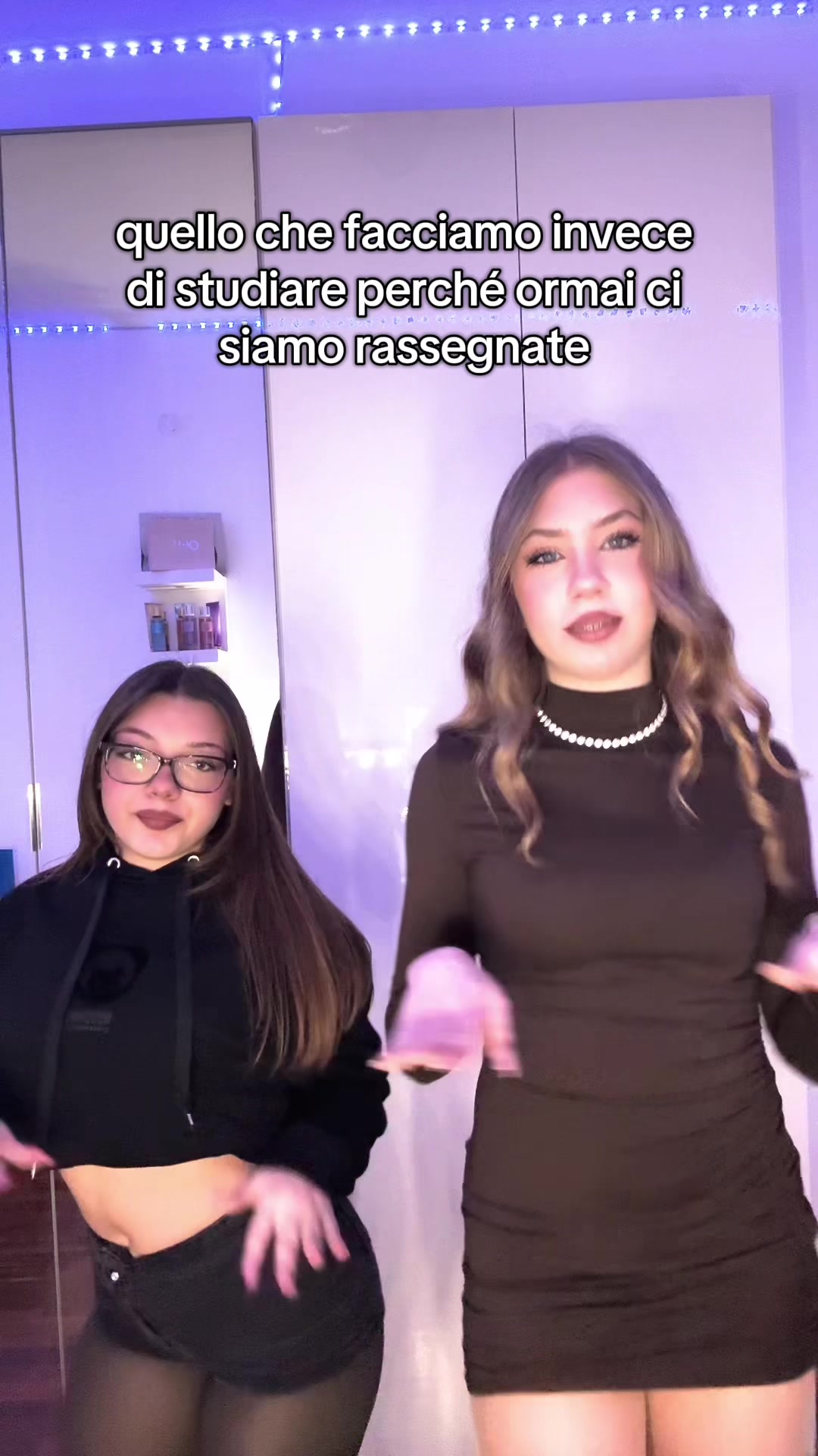 @👸🏼👸🏻