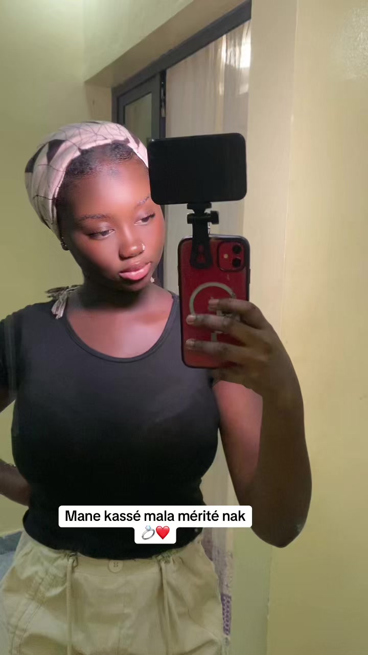 @𝓗𝓪&iuml;𝓬𝓱𝓪🌸𝓡𝓸𝔂𝓪𝓵𝓮👑