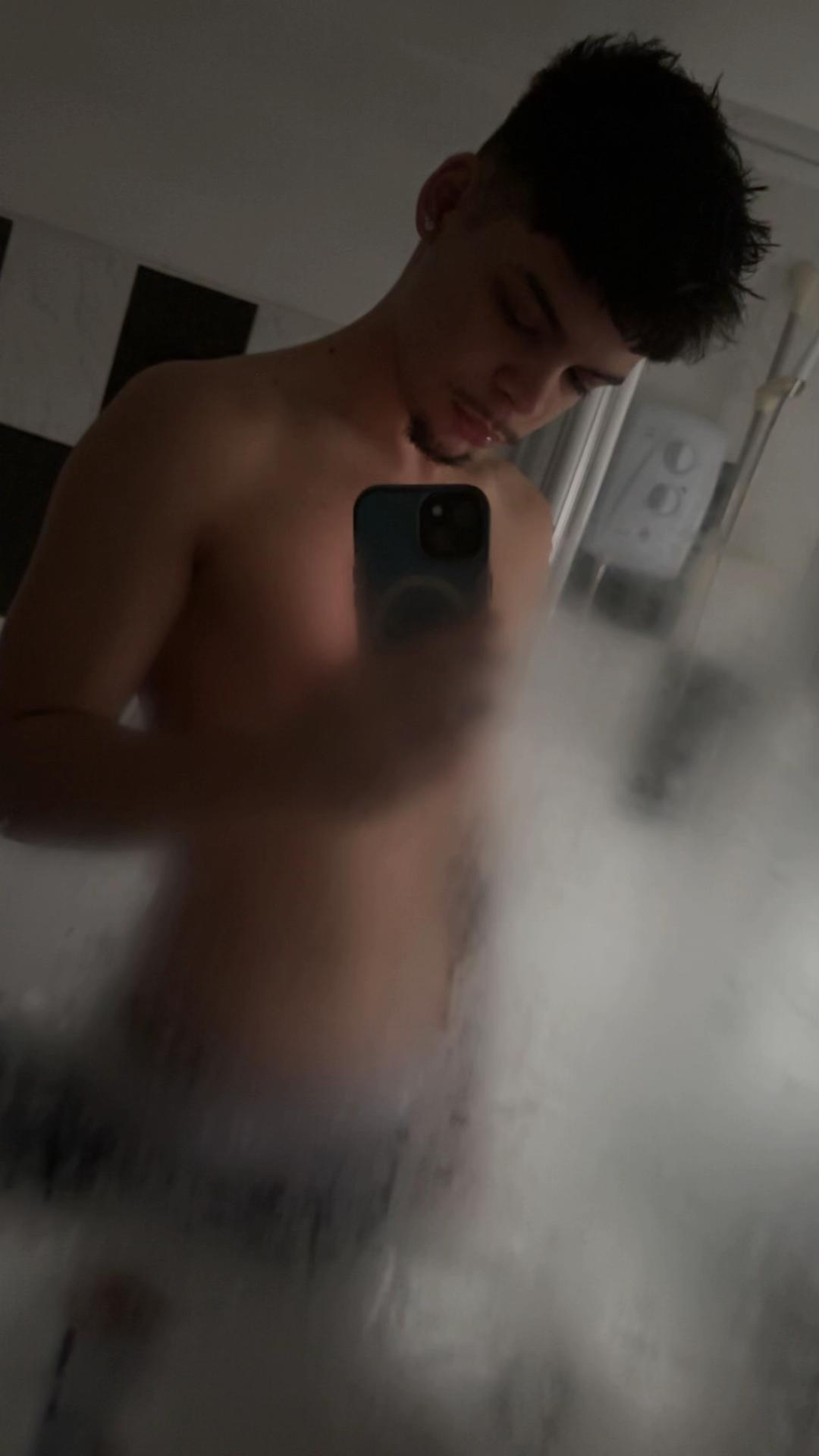 @Alex🦦