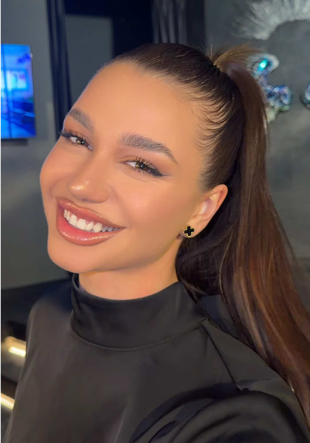 @Simona Apostolova
