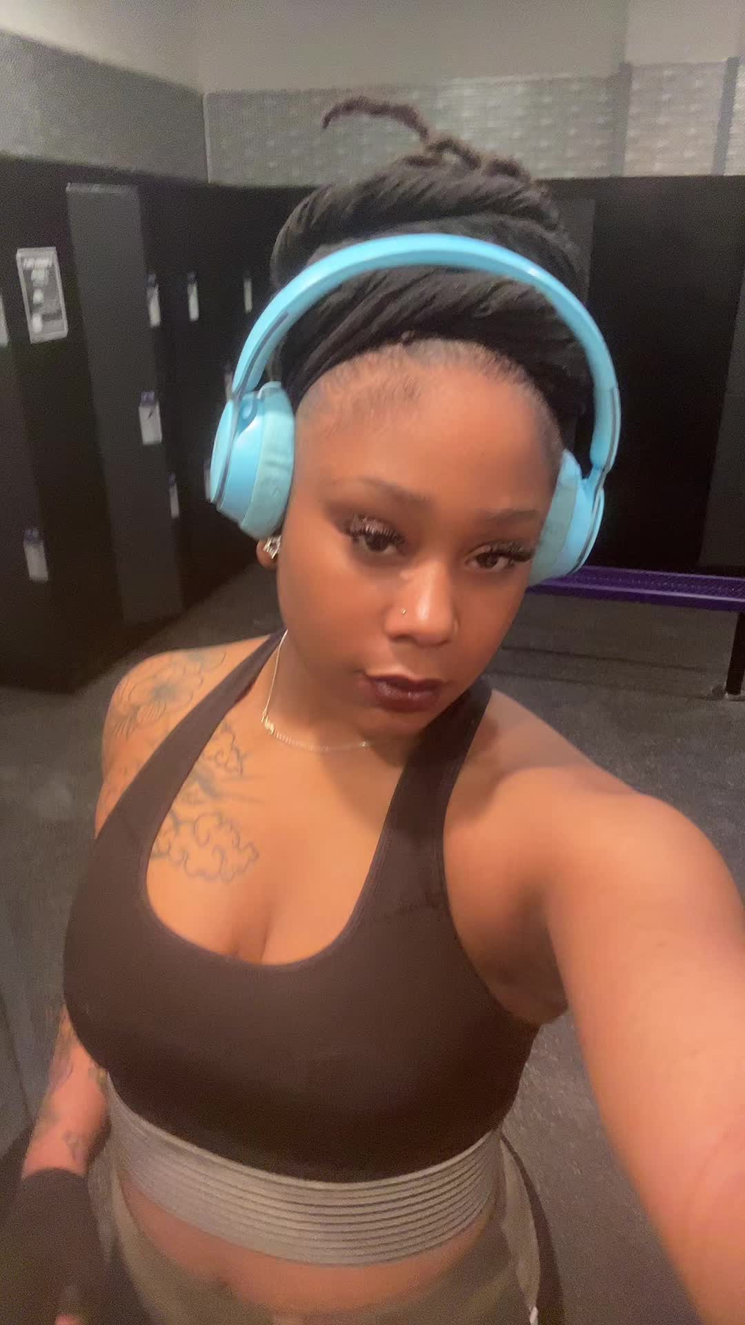 @MAKEOUTHILL