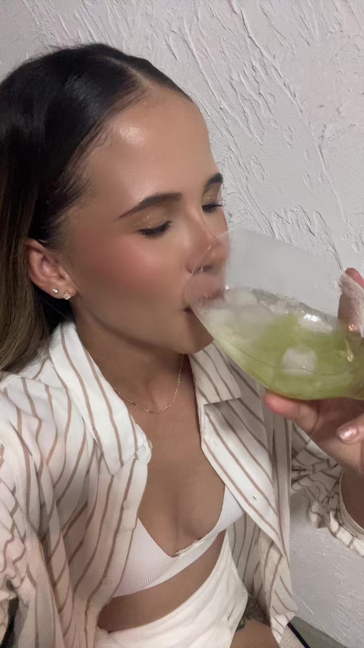@Thayn&aacute;BG