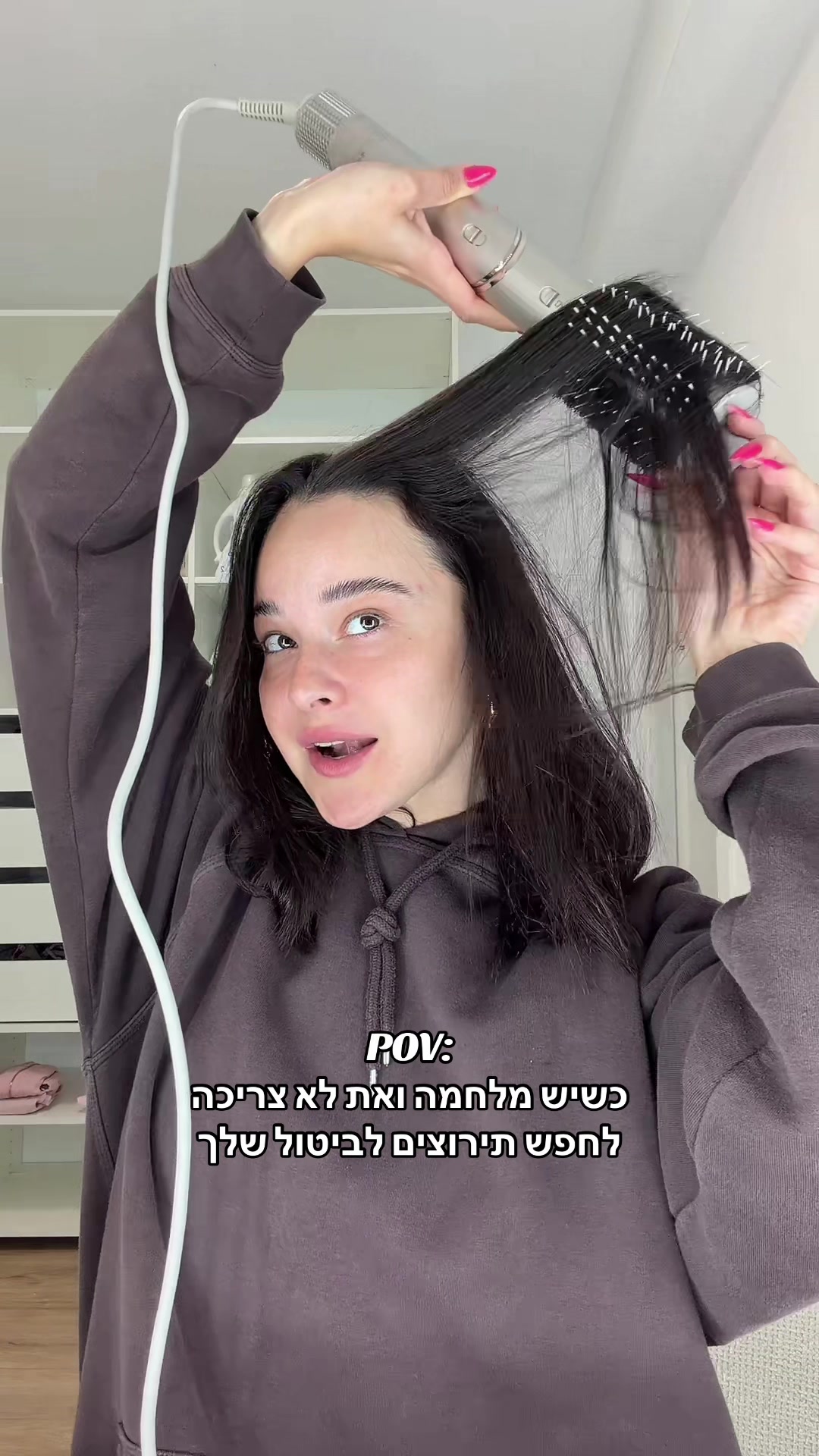 @nicoleomari