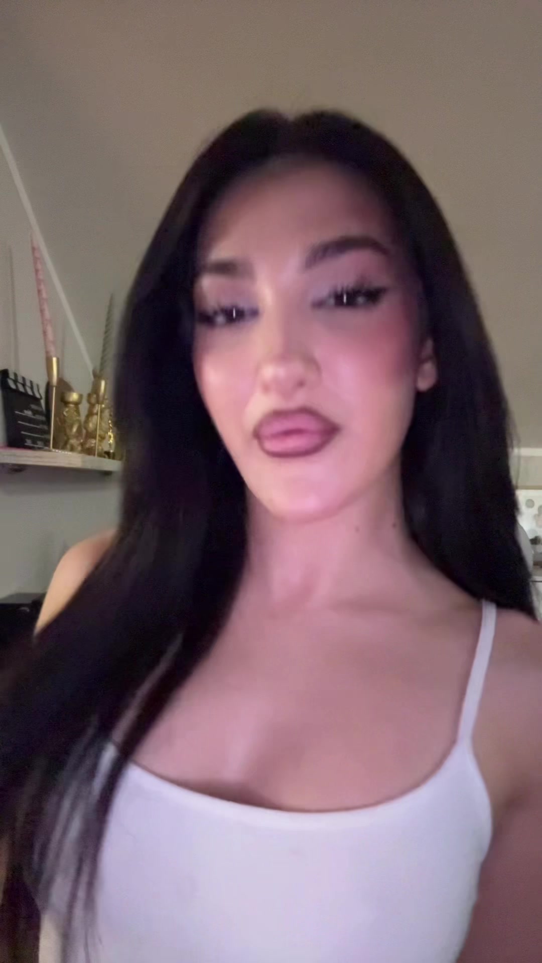 @EL&Egrave;NA HAZINAH