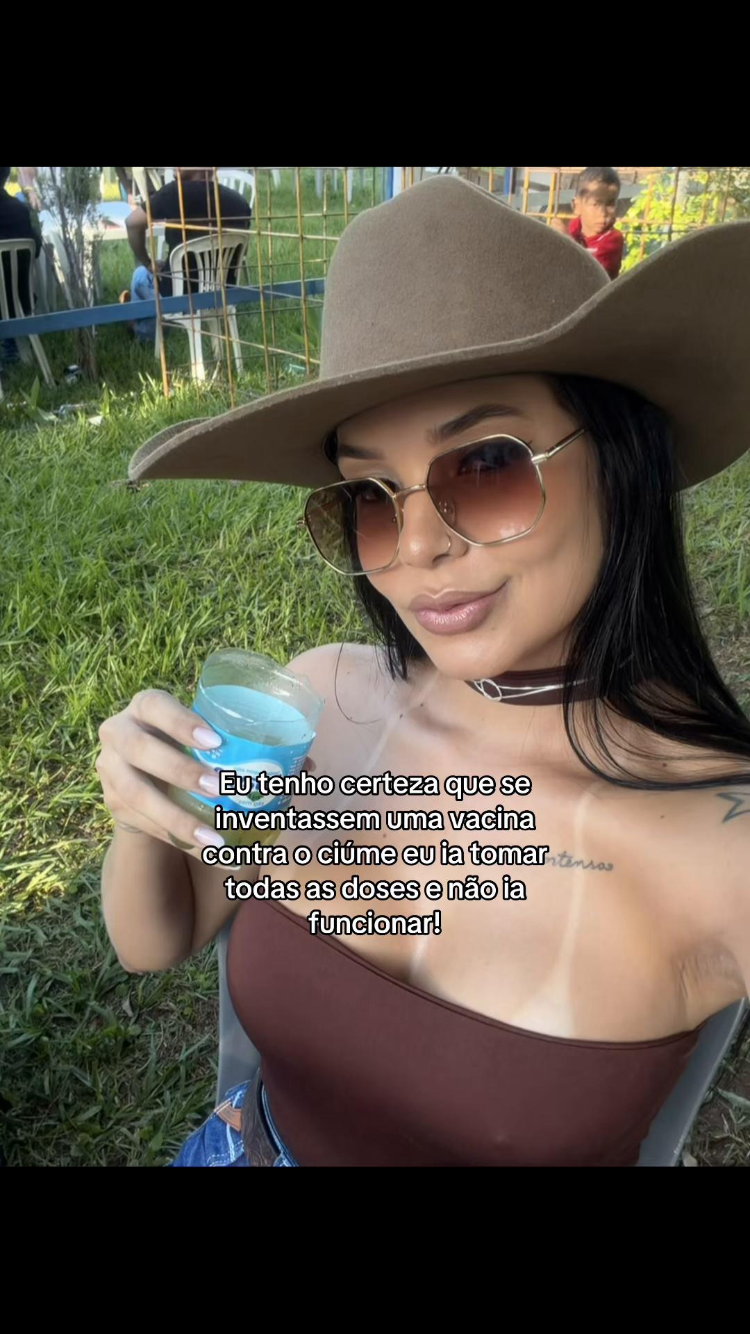@N&uacute;bia Dias