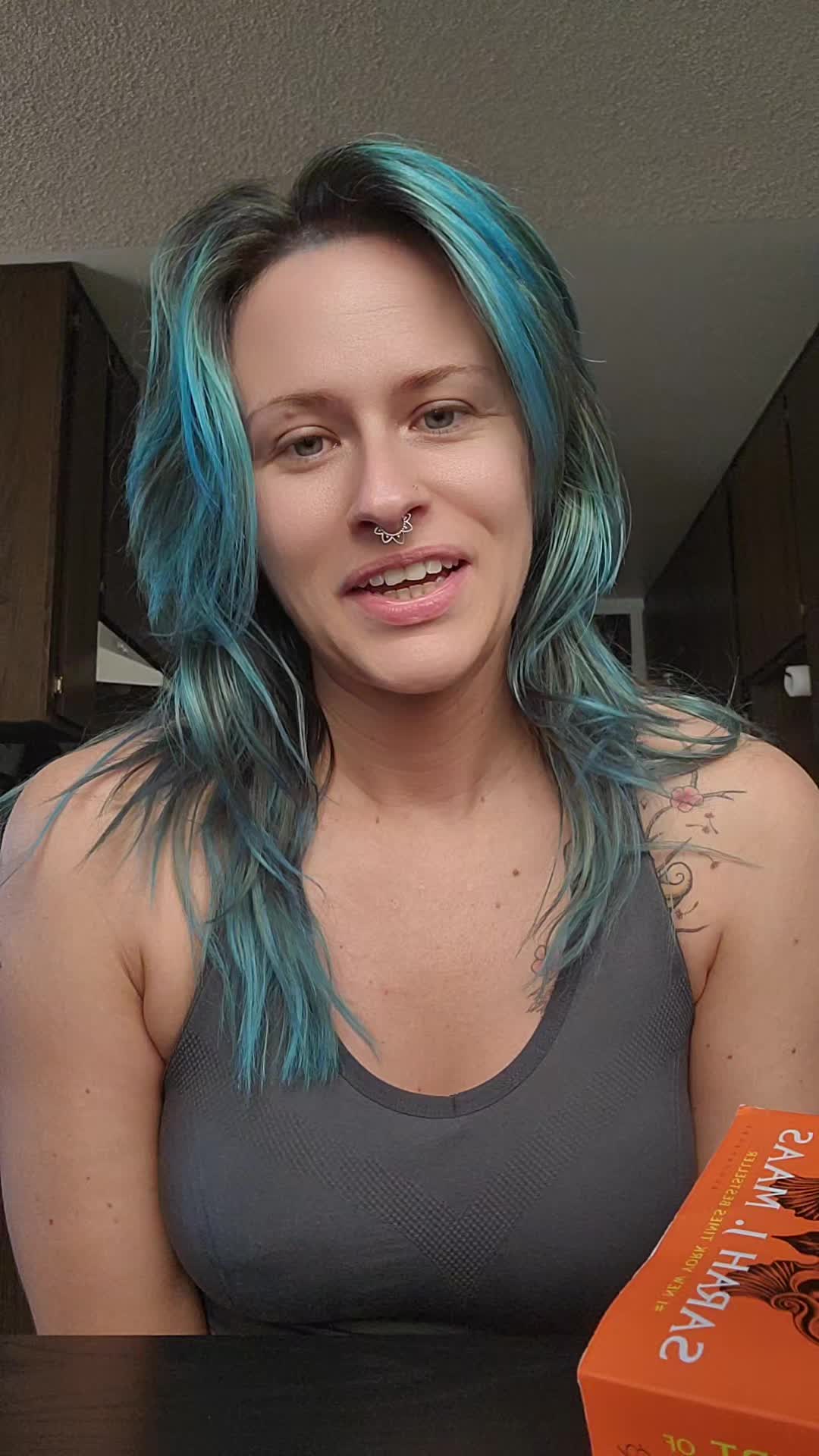 @yourgirlDEE