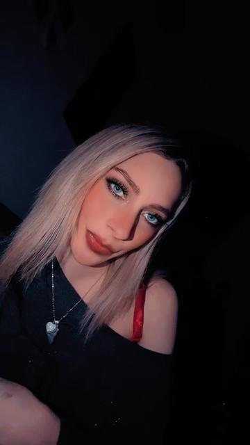 @Claudia🖤