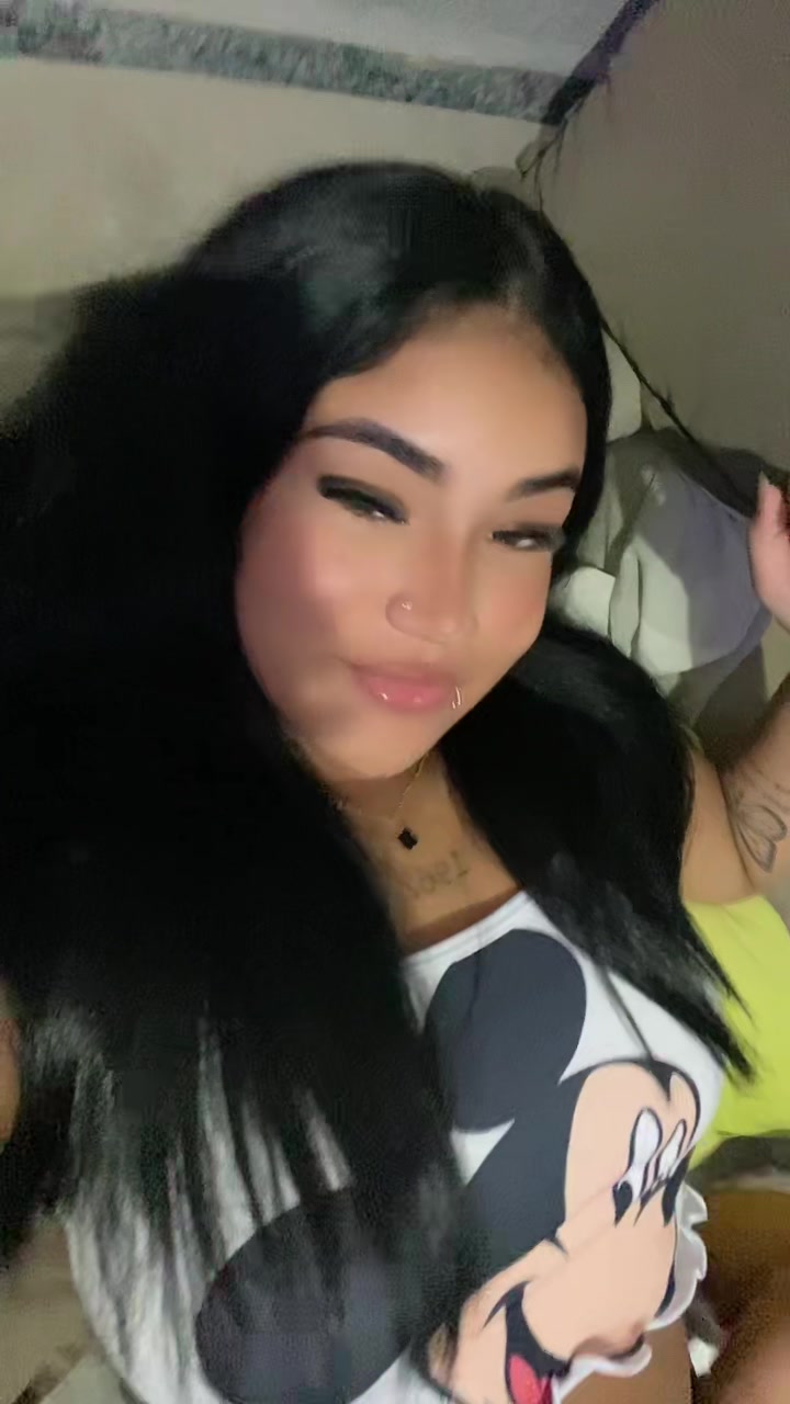 @Aninha_07
