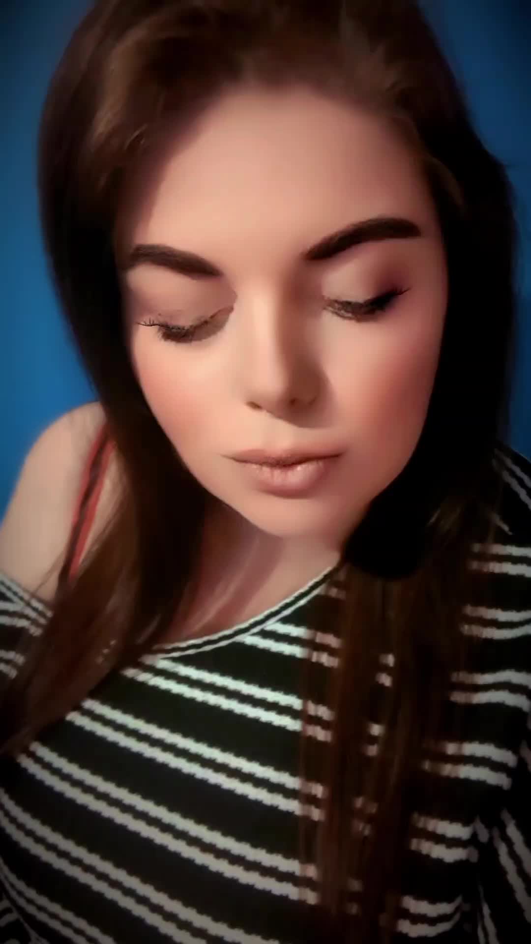 @🍒𝒮𝒽𝒶𝓃𝒶 ~𝓁o𝓊𝒾𝓈𝑒🍒