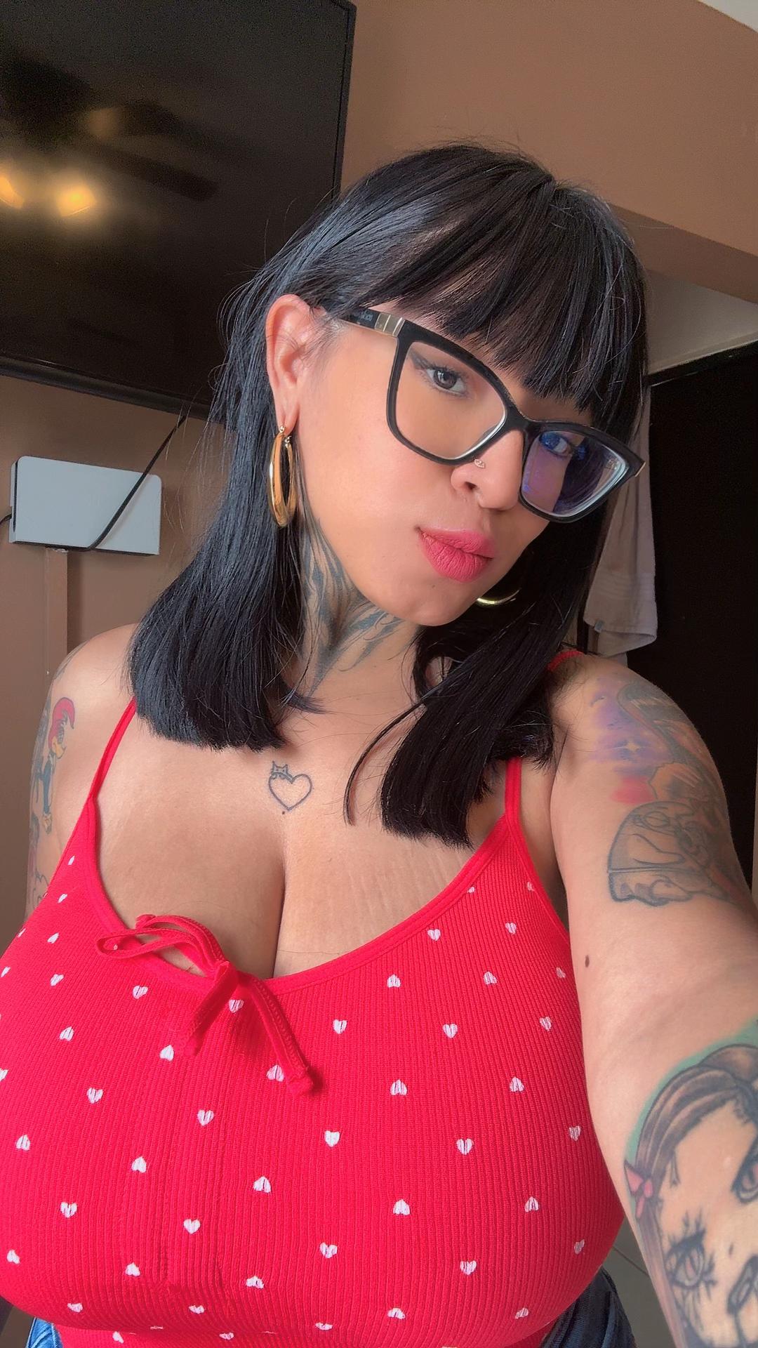 @Vickyselanip💕🌸