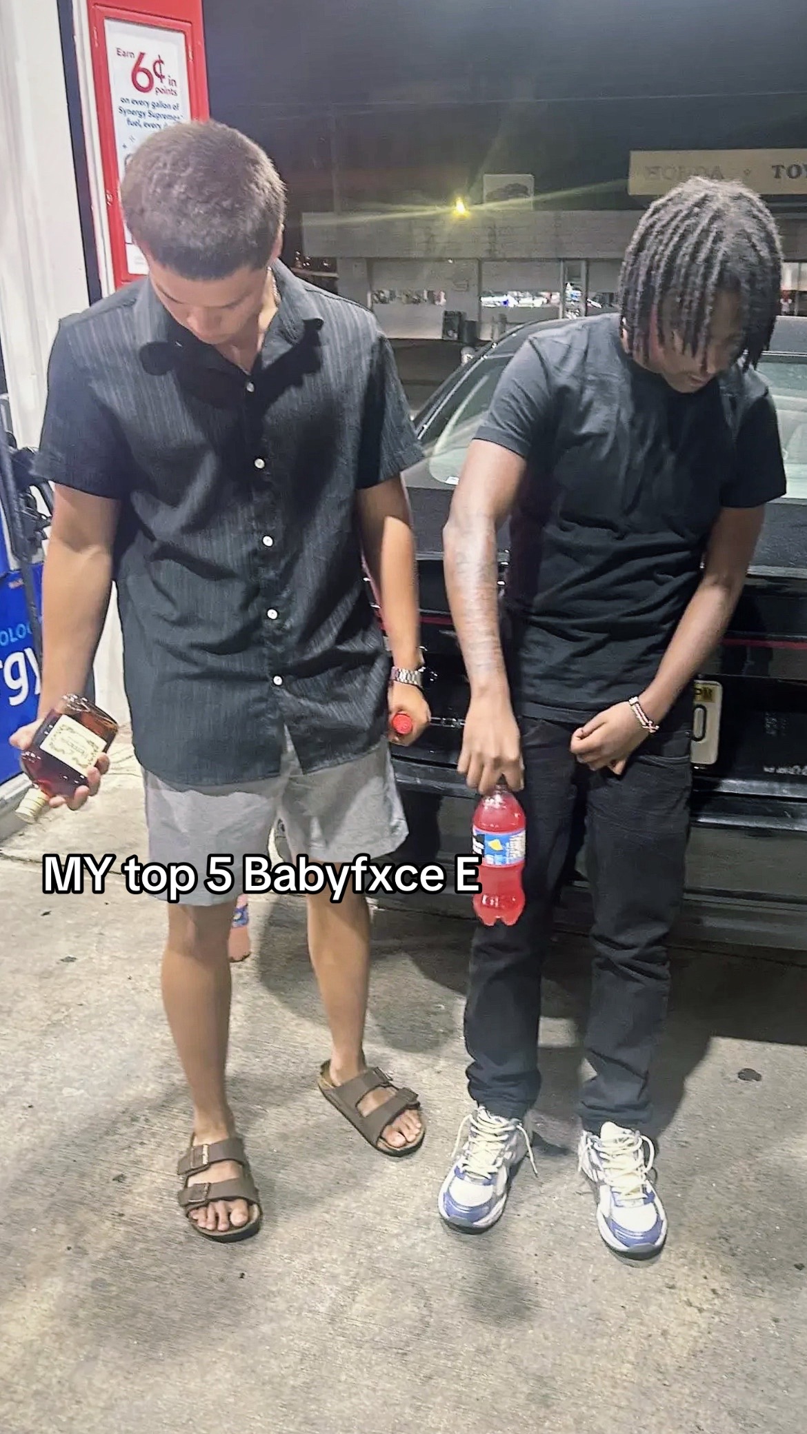 @👨🏿&zwj;🦯&zwj;➡️