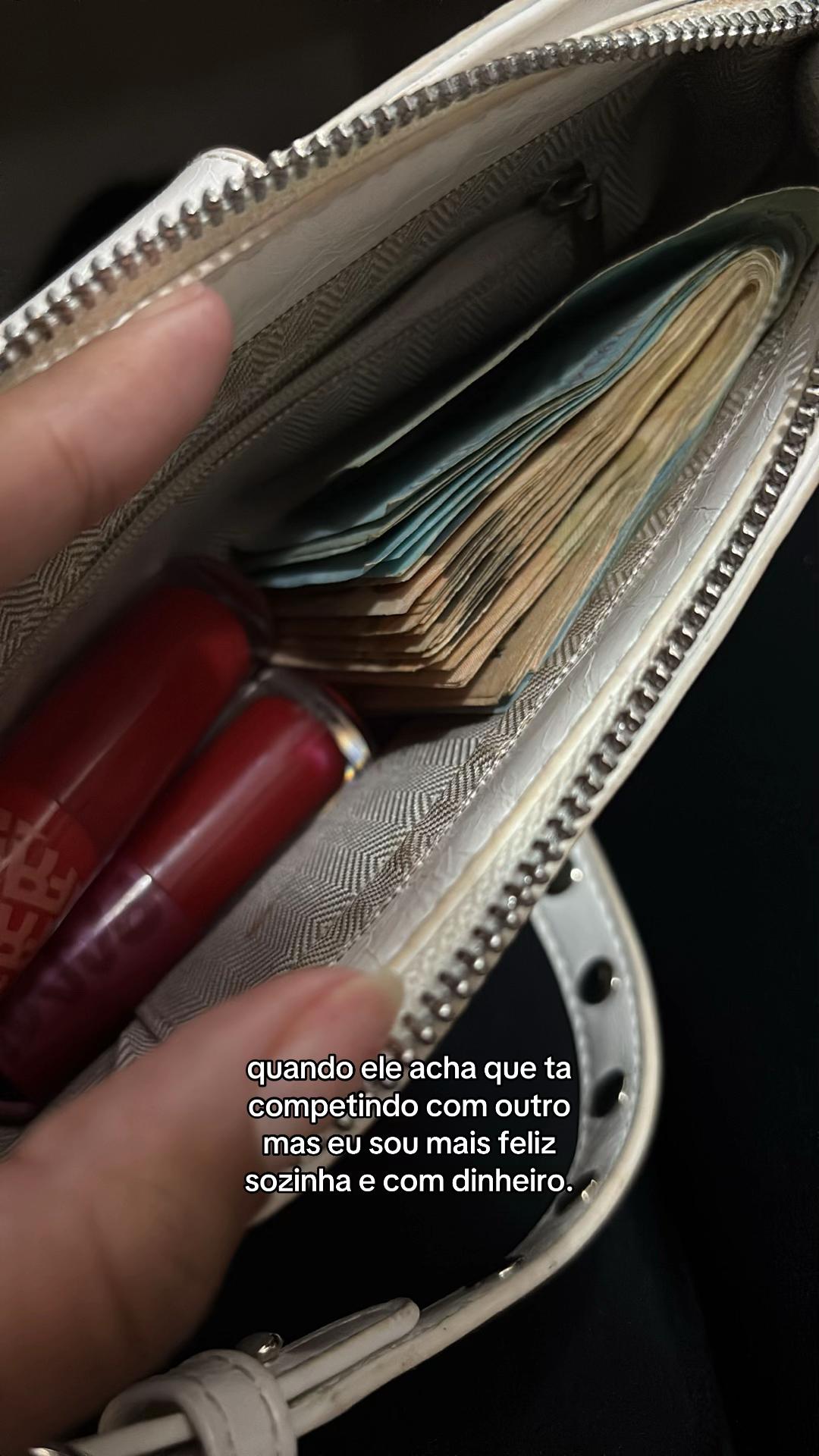 @juliafwz