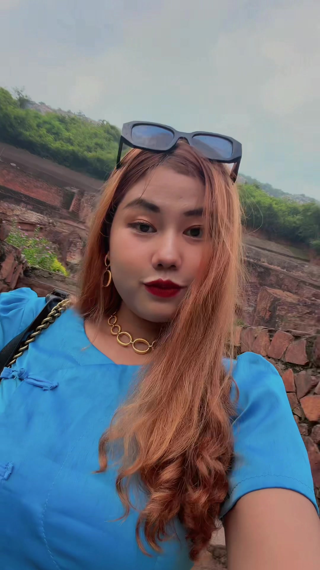 @MyatNoeKhaing🖤(မြတ်နိုးအိမ်)
