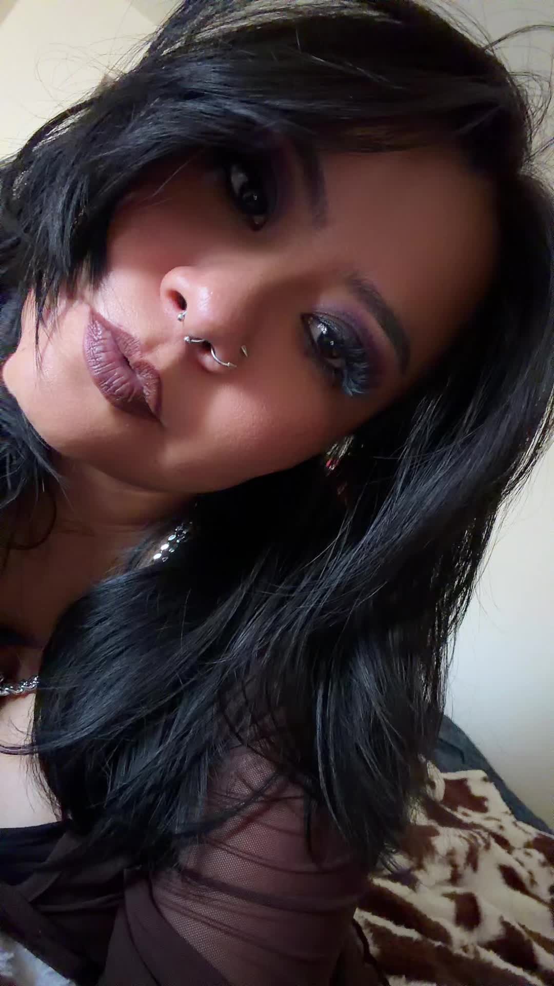 @LyS<3